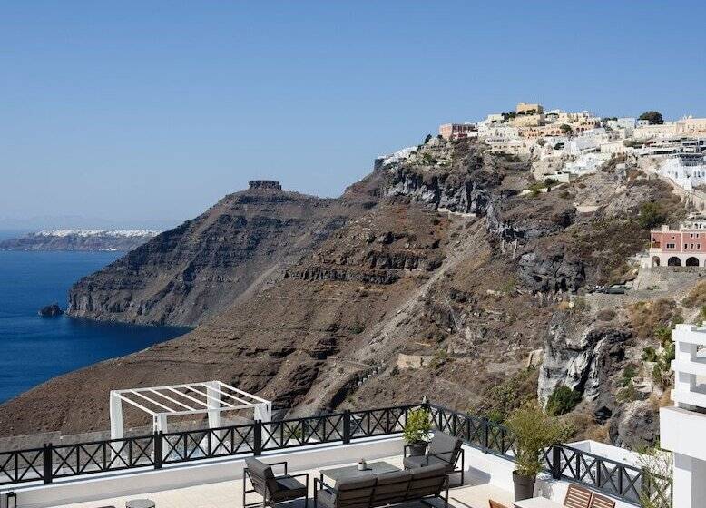 Firalia, Casa In Rock Suites