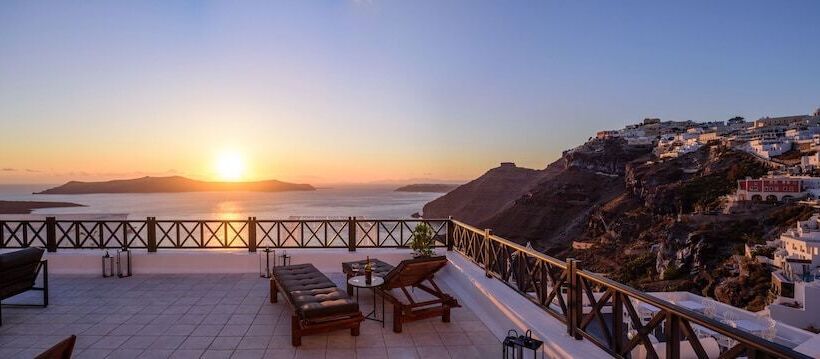 Firalia, Casa In Rock Suites