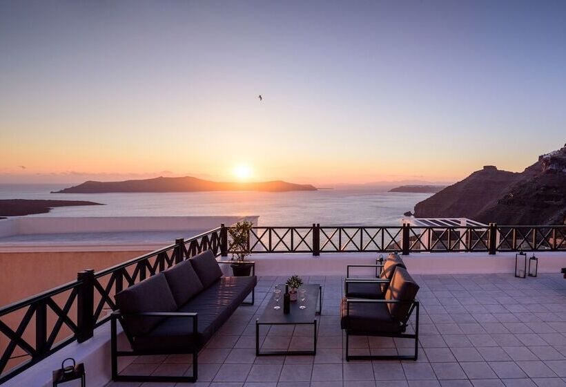 Firalia, Casa In Rock Suites