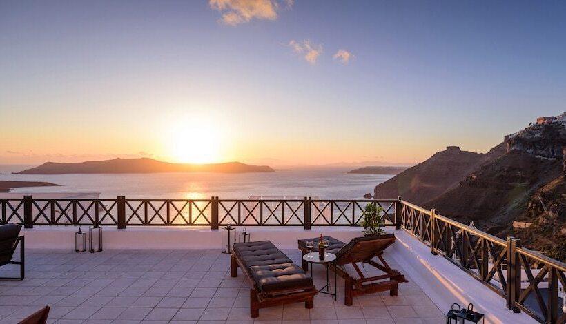 Firalia, Casa In Rock Suites