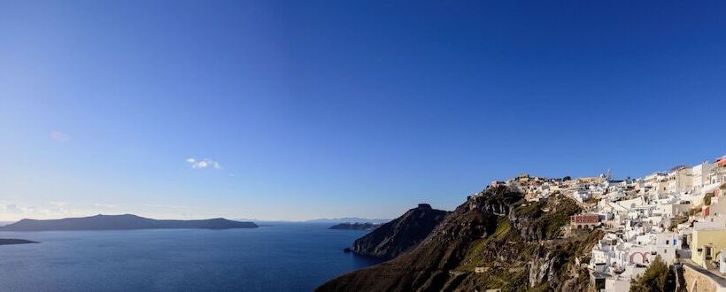 Firalia, Casa In Rock Suites