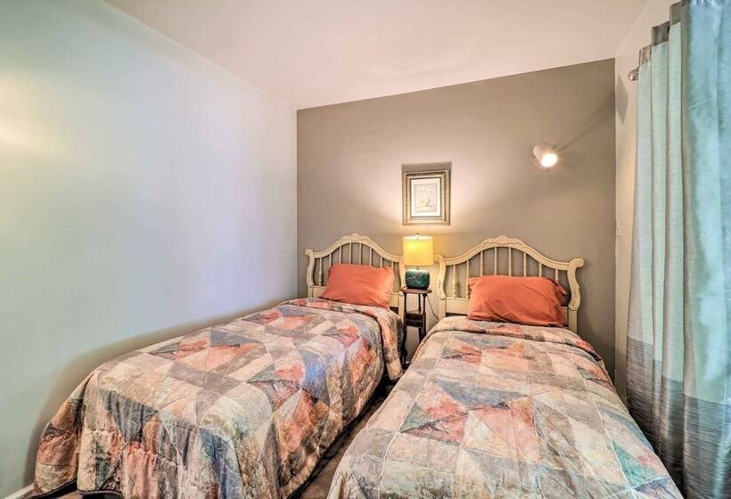 Furnished Deck + Home Gym: Bakersville Retreat!