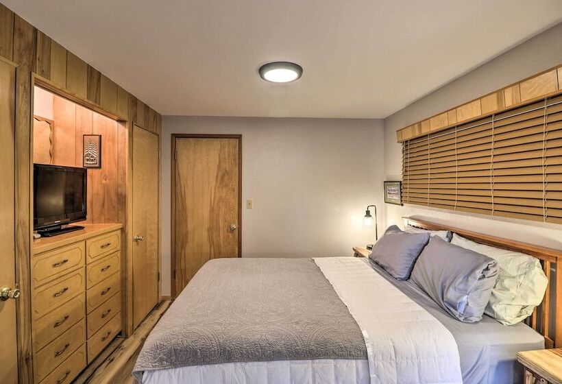 Flathead Lake Waterfront Cabin W/ Dock & Kayaks