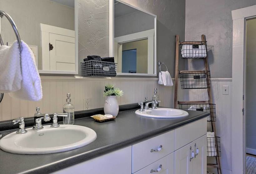 Fredericksburg Cottage W/ Grill   Walk To Main St!