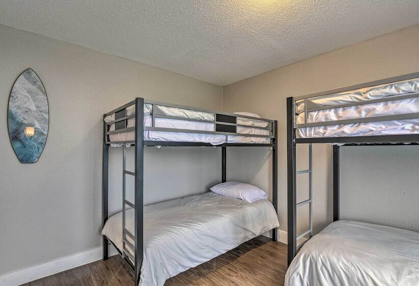 Freeport Home: Gas Grill, Fire Pit & Patio!