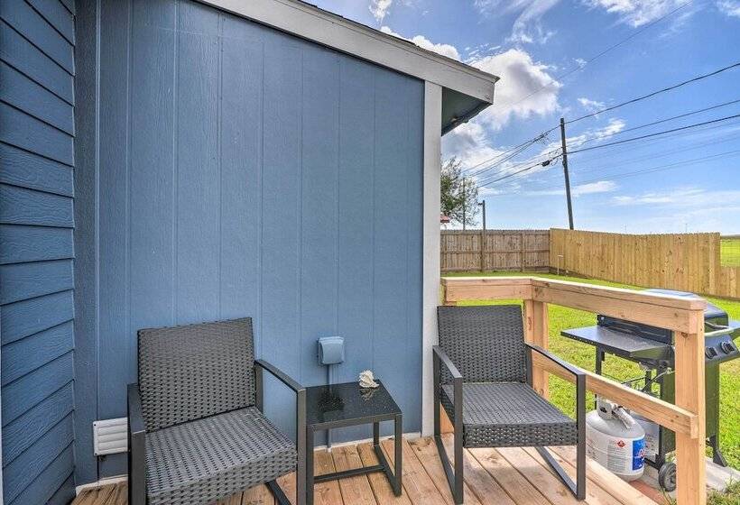 Freeport Home: Gas Grill, Fire Pit & Patio!