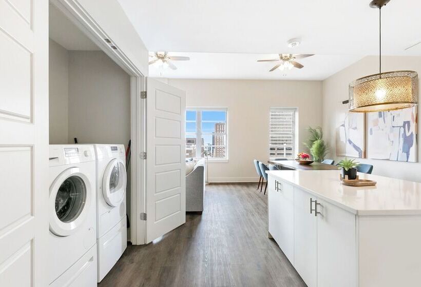 Spacious 4b Oasis Steps From French Quarter