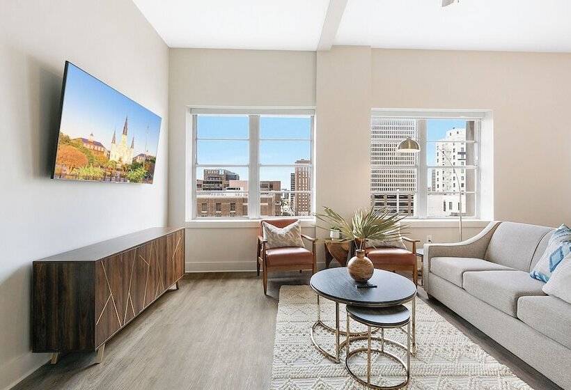 Spacious 4b Oasis Steps From French Quarter