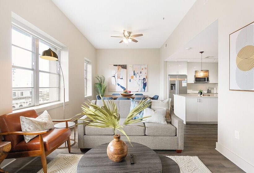 Spacious 4b Oasis Steps From French Quarter