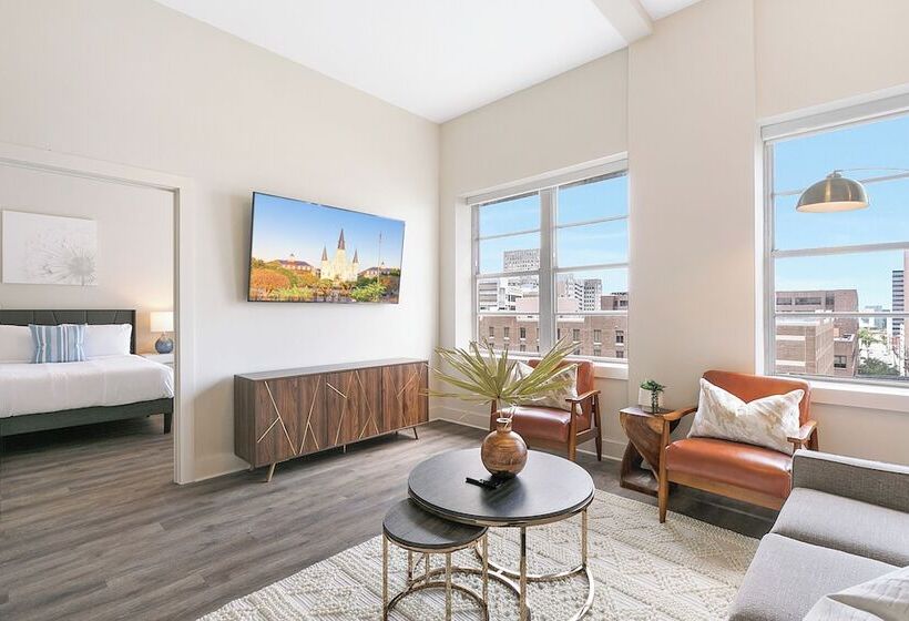 Spacious 4b Oasis Steps From French Quarter