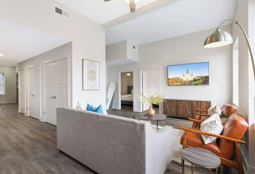 Spacious 4b Oasis Steps From French Quarter
