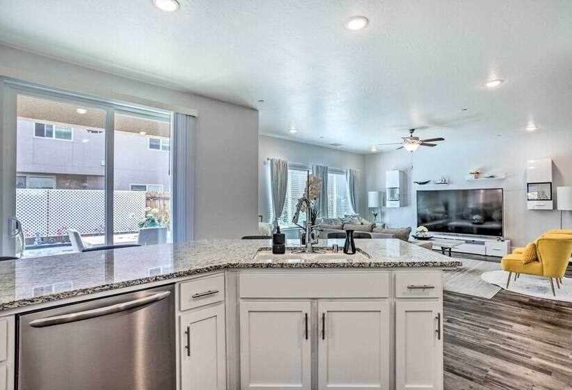 Fresno Home W/ Grill   9 Mi To Downtown