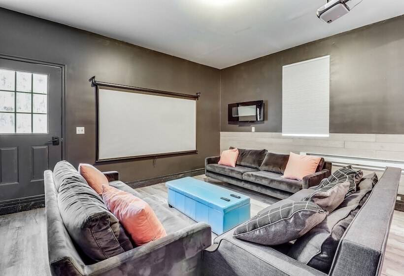 Poconos Home W/ Pool Access ~ 6 Mi To Ski Resort