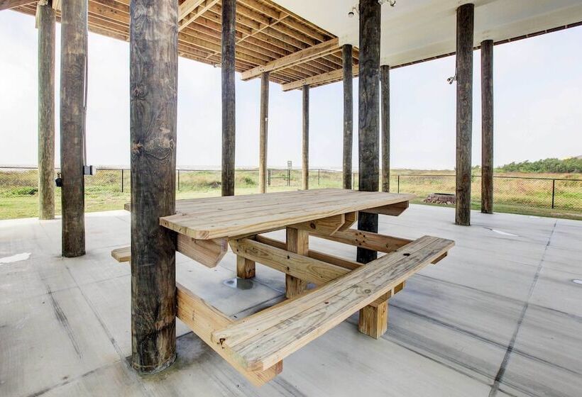 Gilchrist  Ez Street Beach House  W/ Gulf Access!