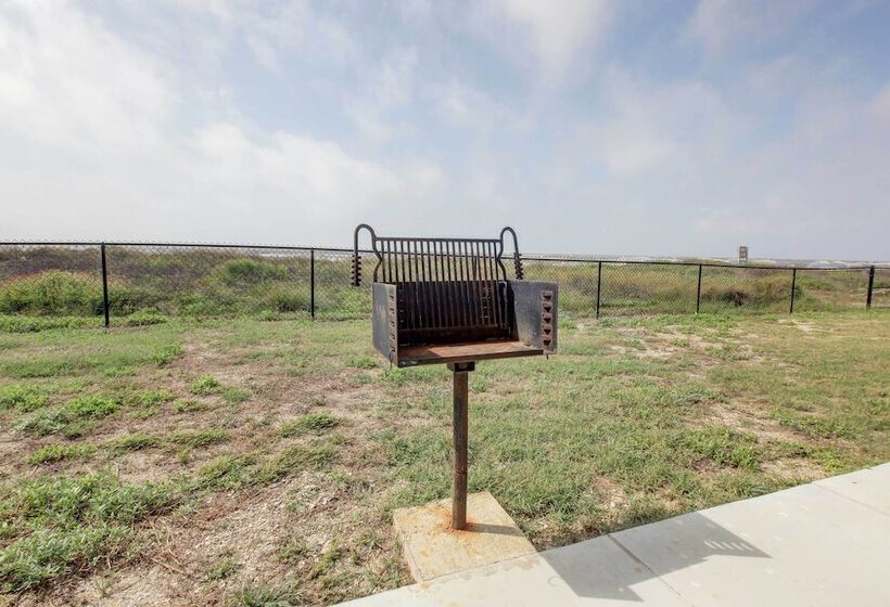 Gilchrist  Ez Street Beach House  W/ Gulf Access!