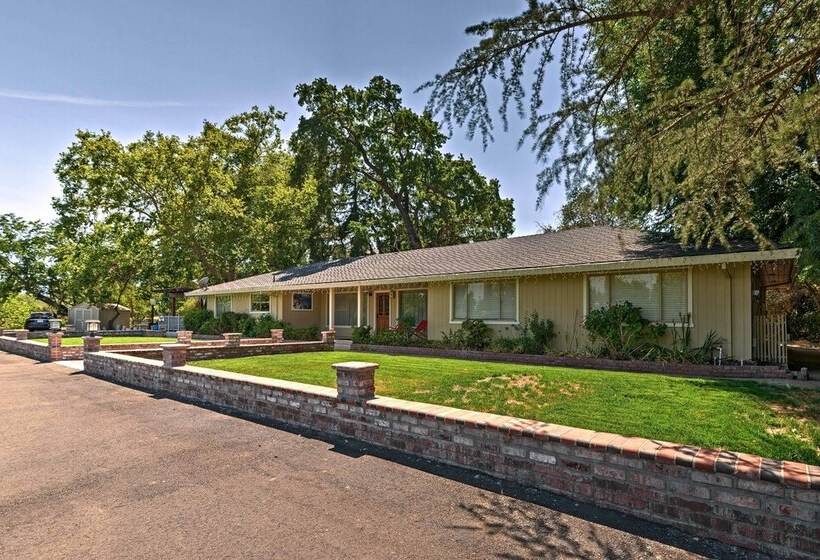 Gilroy Home W/ Deck On 20 Acres, 7 Mi To Downtown!
