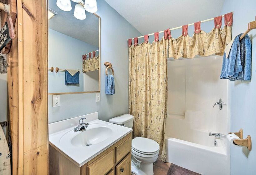 Golfer S Retreat    Cabin In Resort