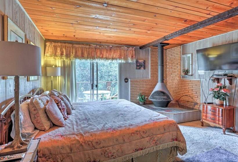 Gorgeous Oakhurst Retreat W/ Swimming Hole!