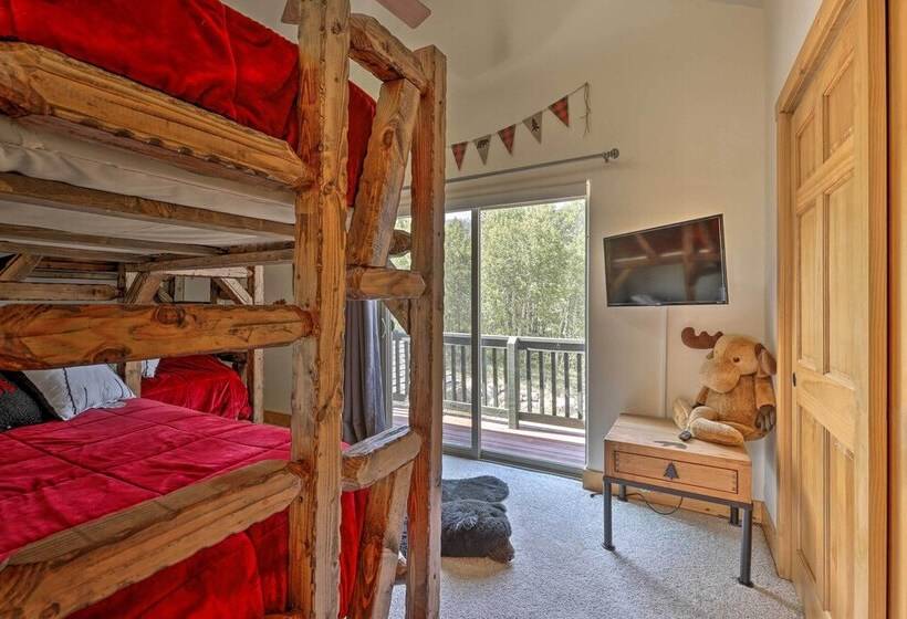 Deck, Bar & Mtn Views: Grand Granby Retreat!