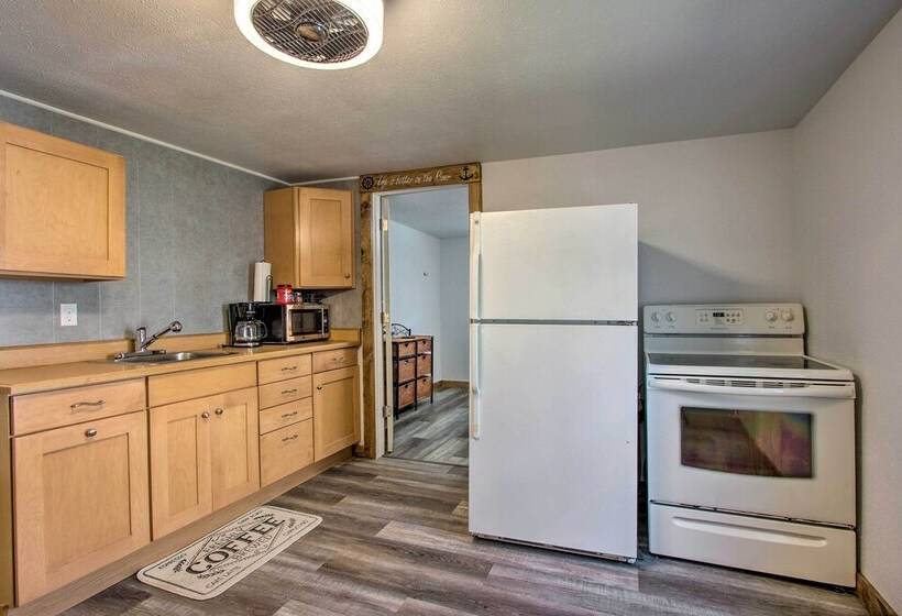 Harpers Ferry Escape: Near Hiking & Kayaking