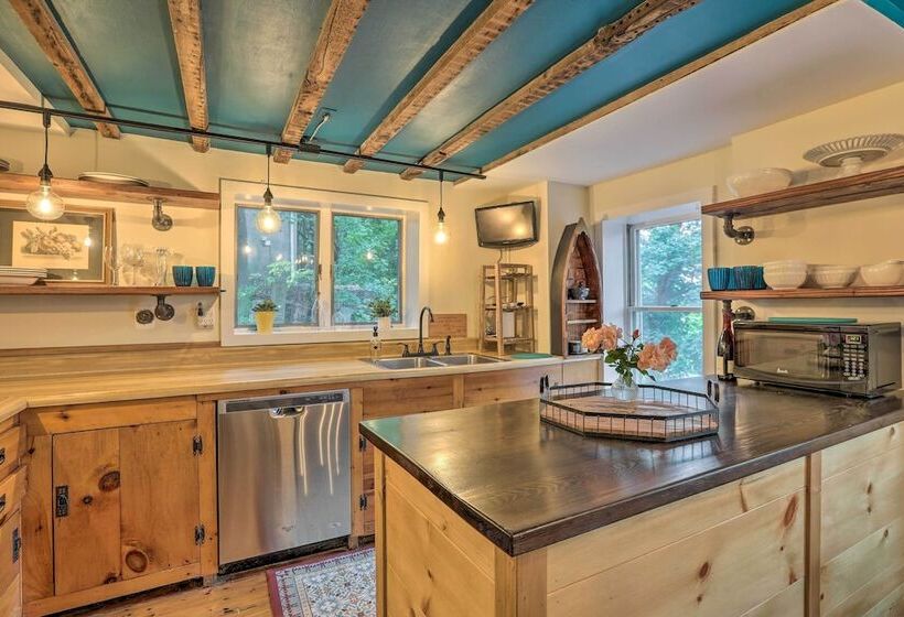 Historic Home In Lambertville: Walk To Bridge