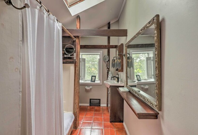 Historic Home In Lambertville: Walk To Bridge