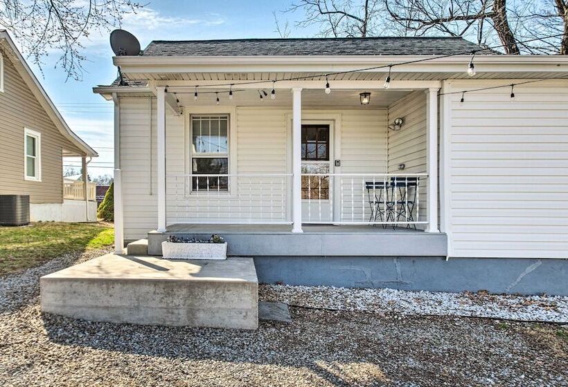 Historic Staunton Home ~ 1 Mi To Downtown!