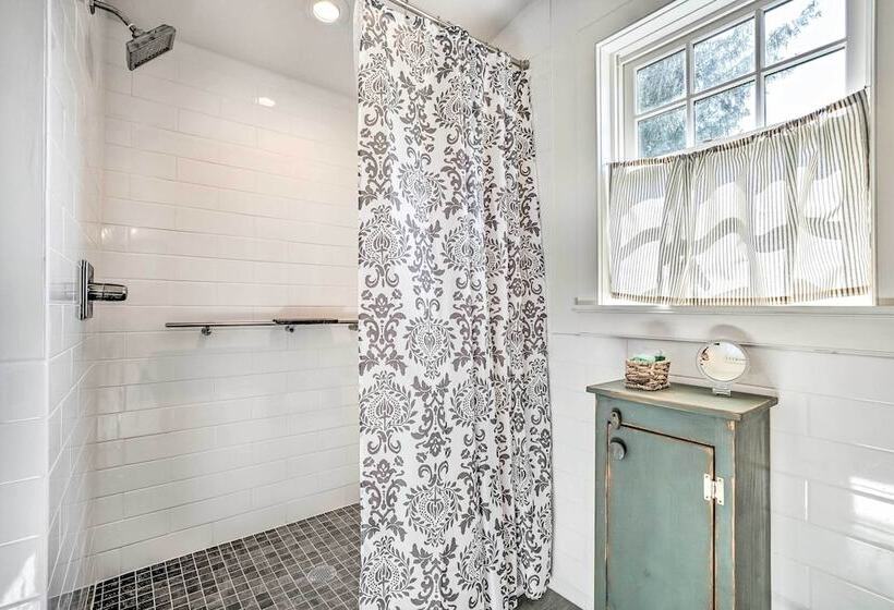 Historical Thurmont Escape W/ Furnished Deck!