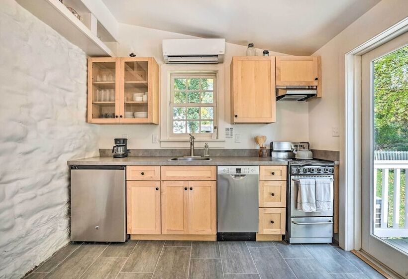 Historical Thurmont Escape W/ Furnished Deck!