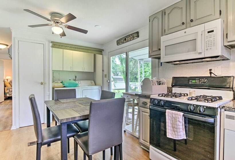 Home On Chesapeake Bay: Large Yard, Fire Pit