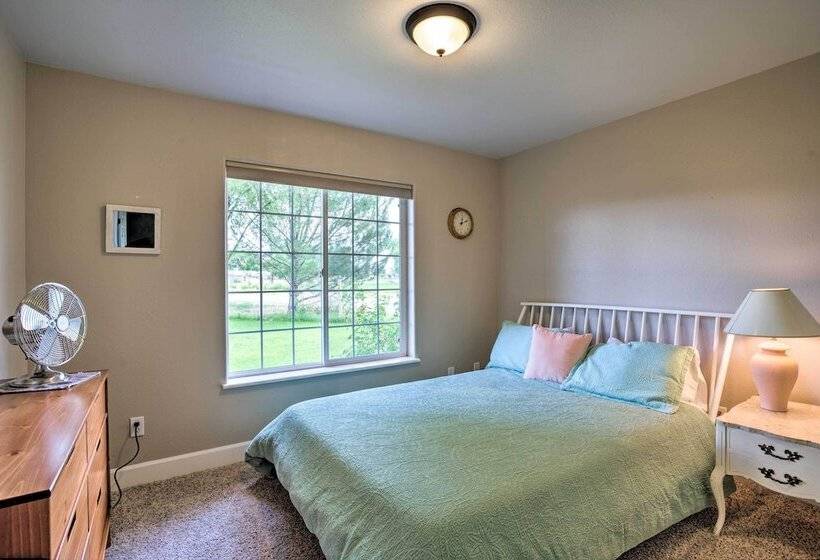 Home W/ Grill ~ 4 Miles To Co National Monument!