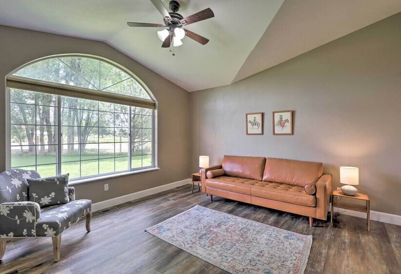 Home W/ Grill ~ 4 Miles To Co National Monument!