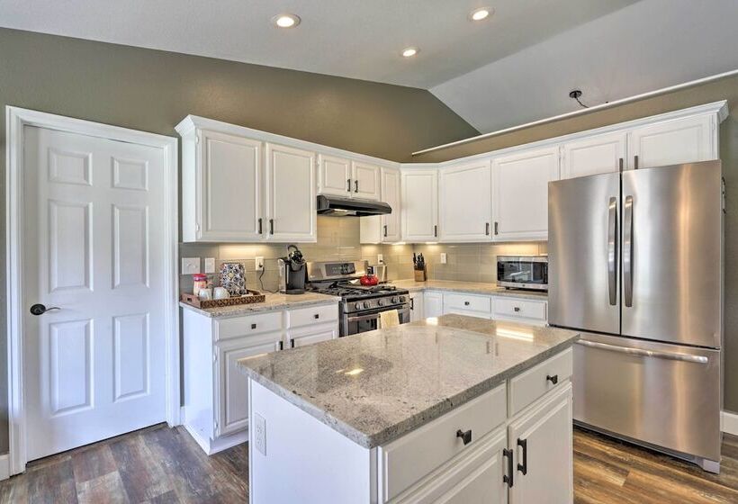 Home W/ Grill ~ 4 Miles To Co National Monument!