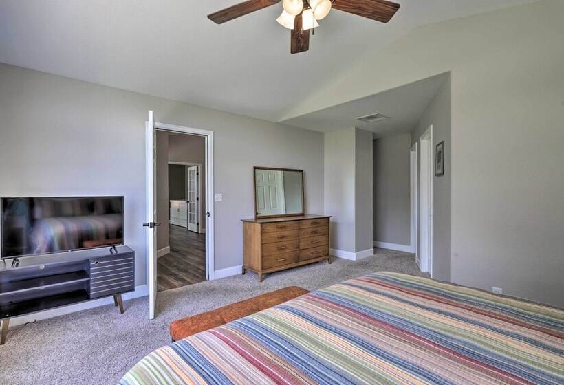 Home W/ Grill ~ 4 Miles To Co National Monument!