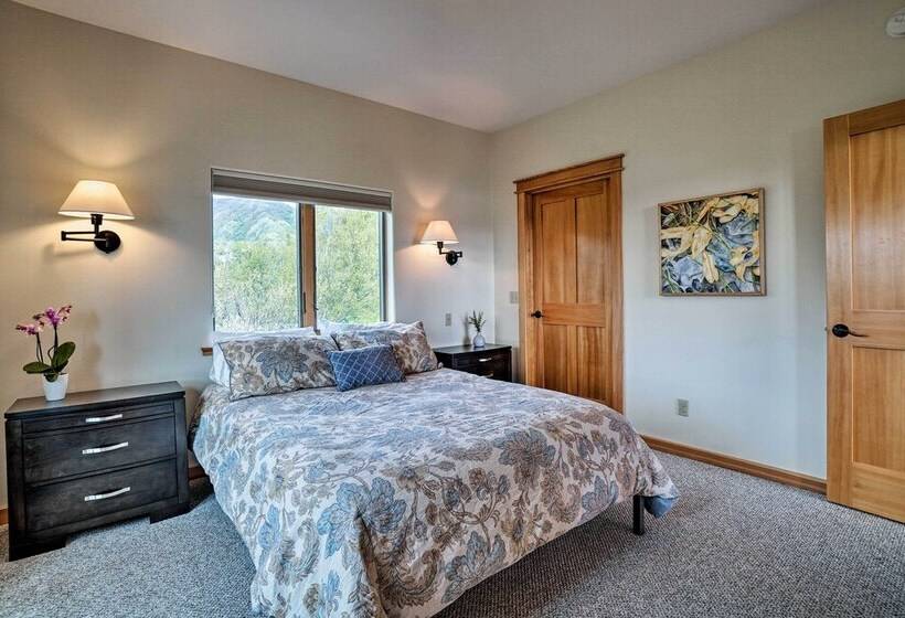 Home W/ Kachemak Bay View 5 Miles To Downtown!