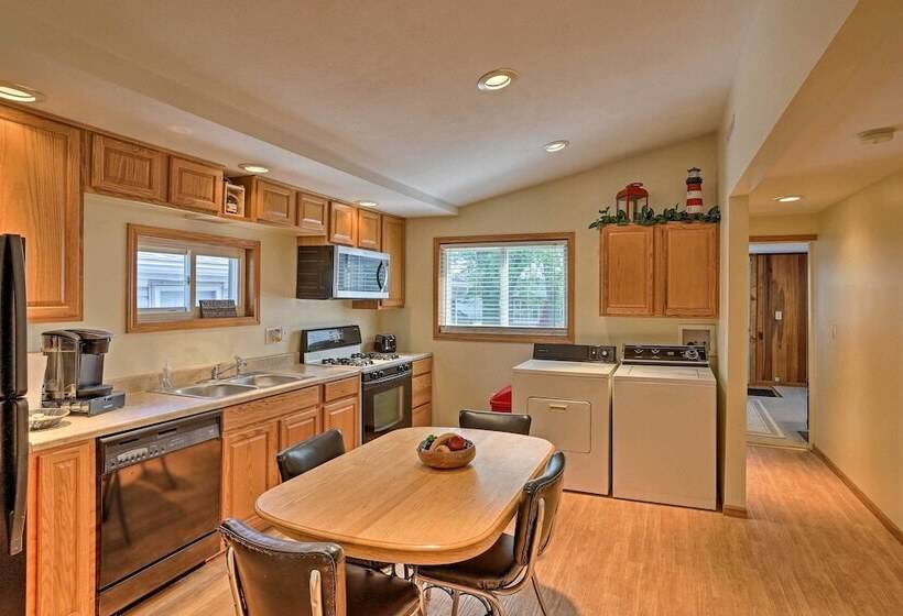 Home W/ Lake View Deck By Camp Perry & Magee Marsh