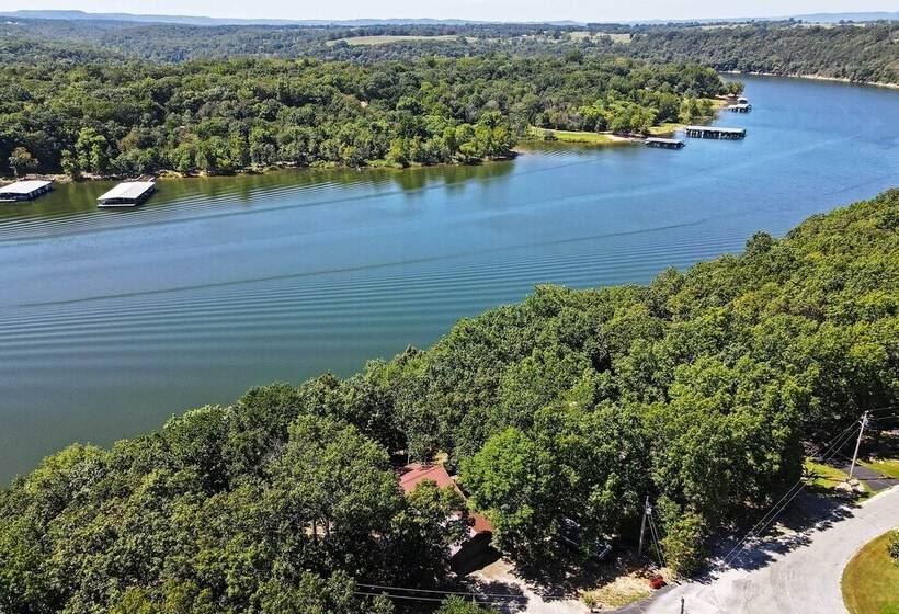 Home W/ Large Deck On Table Rock Lake!