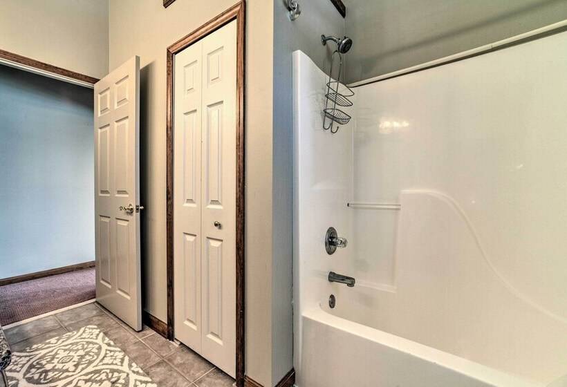 Linden Lakefront Hideaway: Dock & Private Beach!