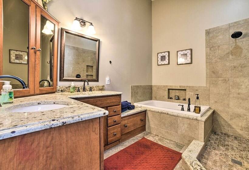 Linden Lakefront Hideaway: Dock & Private Beach!