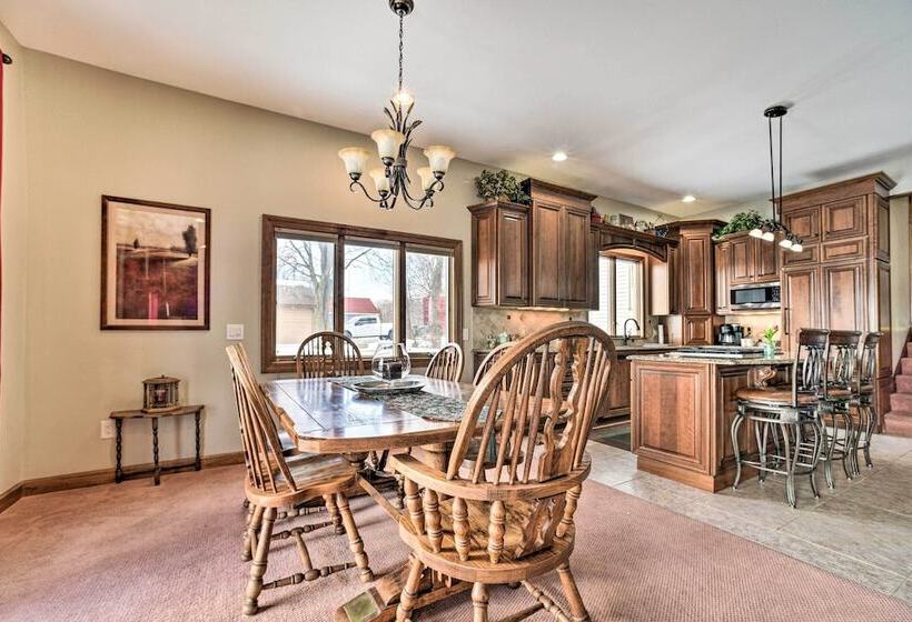 Linden Lakefront Hideaway: Dock & Private Beach!