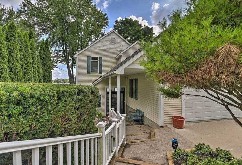 Linden Lakefront Hideaway: Dock & Private Beach!