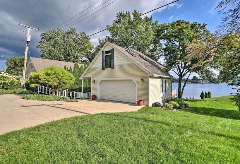 Linden Lakefront Hideaway: Dock & Private Beach!