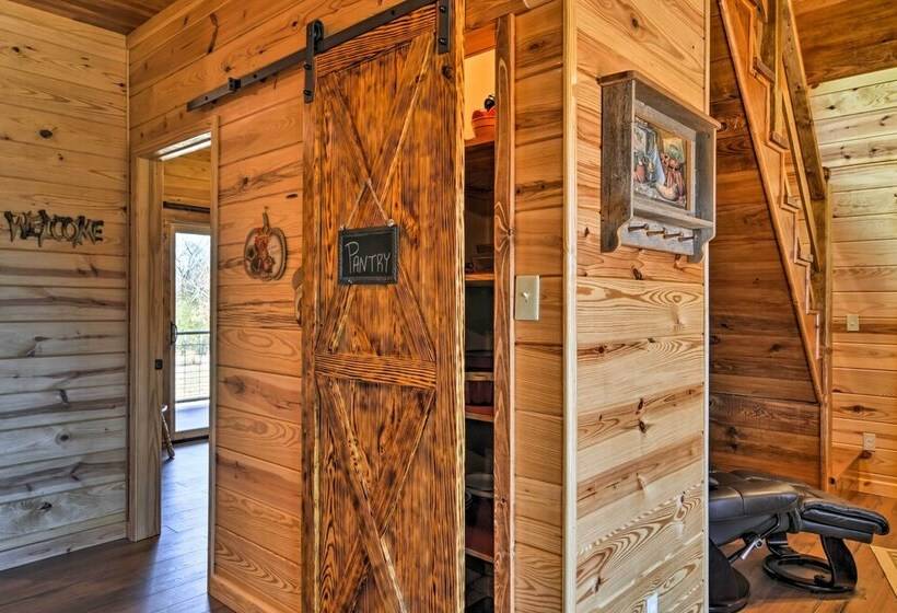 2 Mi To Lake Hamilton: Hot Springs Cabin Rental!