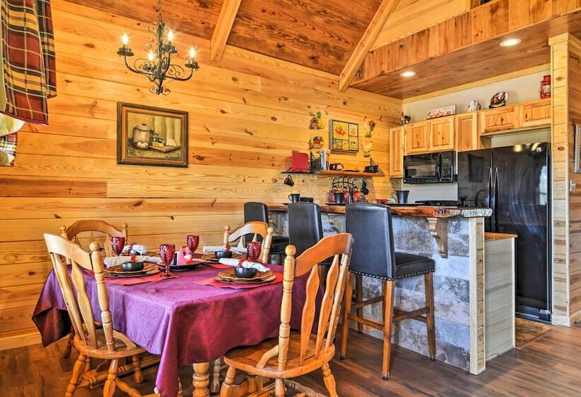 2 Mi To Lake Hamilton: Hot Springs Cabin Rental!