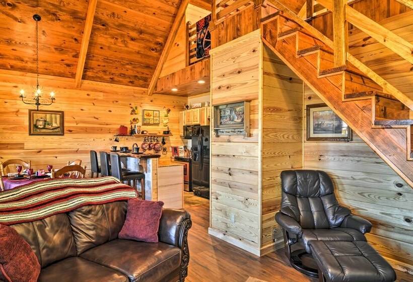 2 Mi To Lake Hamilton: Hot Springs Cabin Rental!