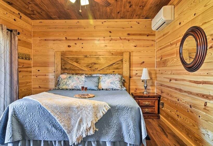 2 Mi To Lake Hamilton: Hot Springs Cabin Rental!