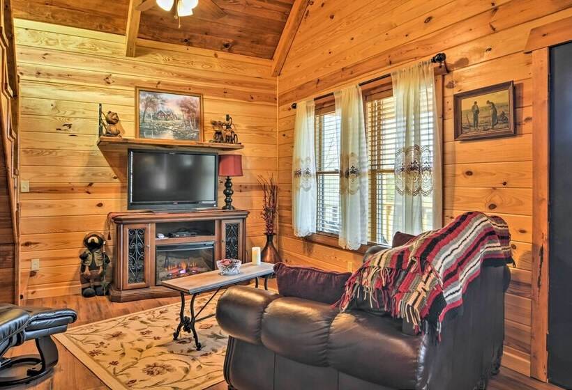 2 Mi To Lake Hamilton: Hot Springs Cabin Rental!