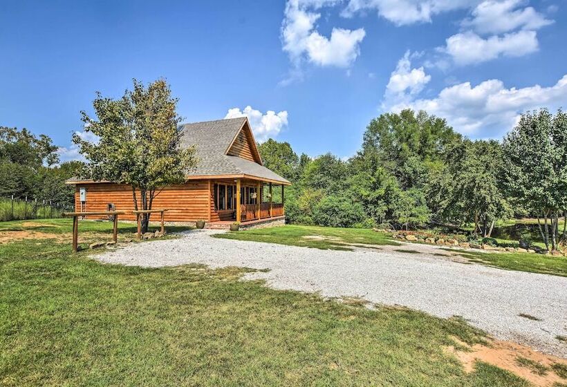 2 Mi To Lake Hamilton: Hot Springs Cabin Rental!