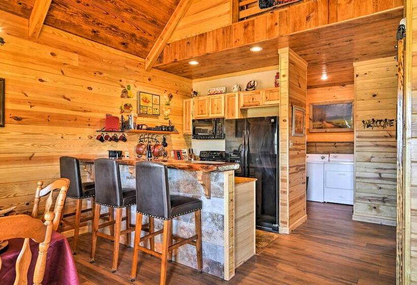 2 Mi To Lake Hamilton: Hot Springs Cabin Rental!