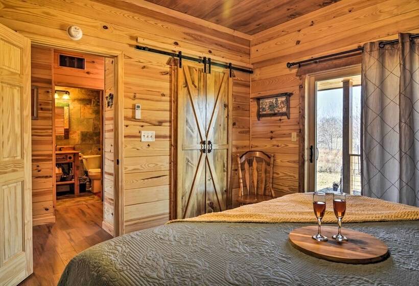 2 Mi To Lake Hamilton: Hot Springs Cabin Rental!